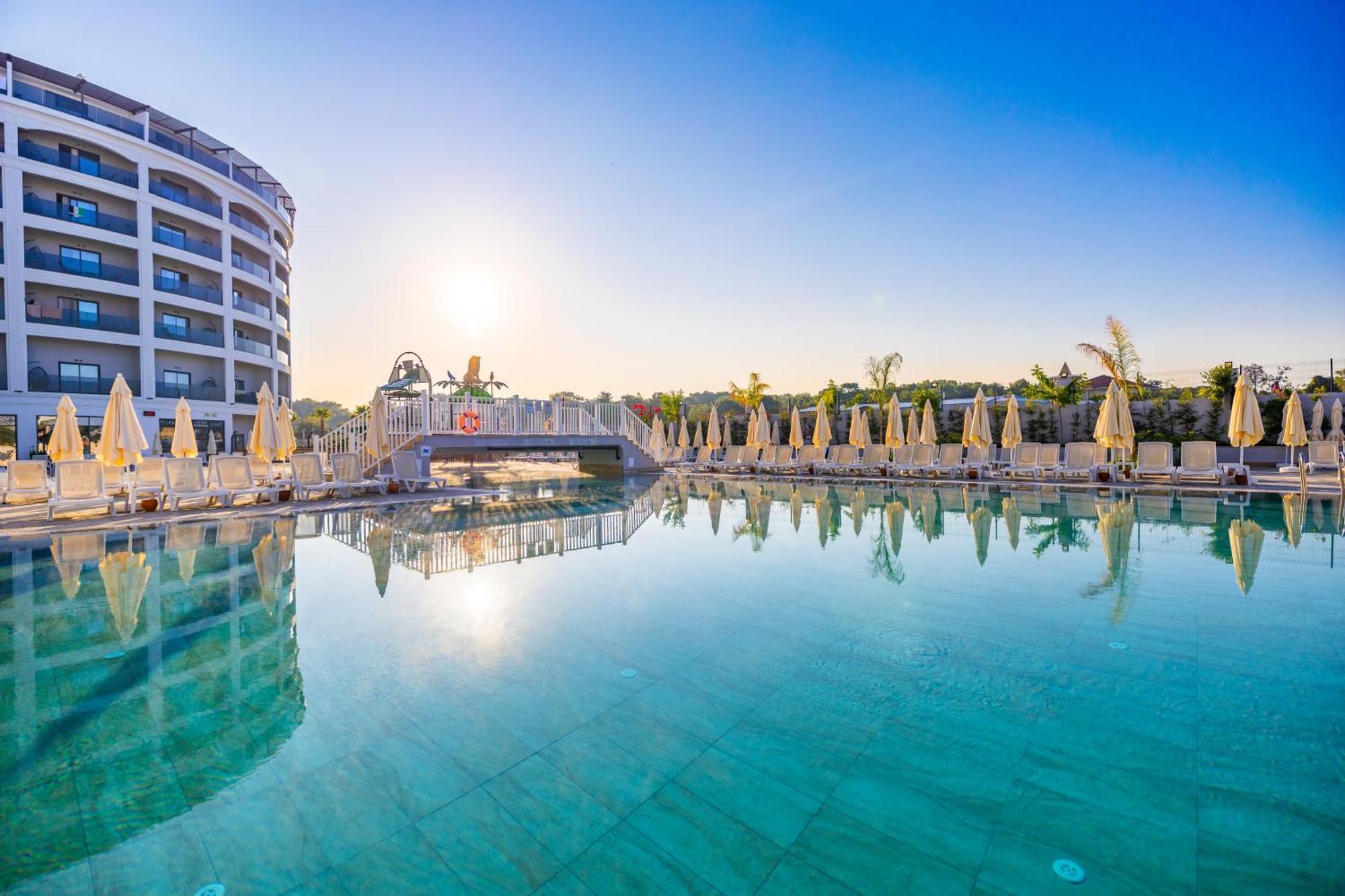 Side Moon Palace Hotel Exterior photo