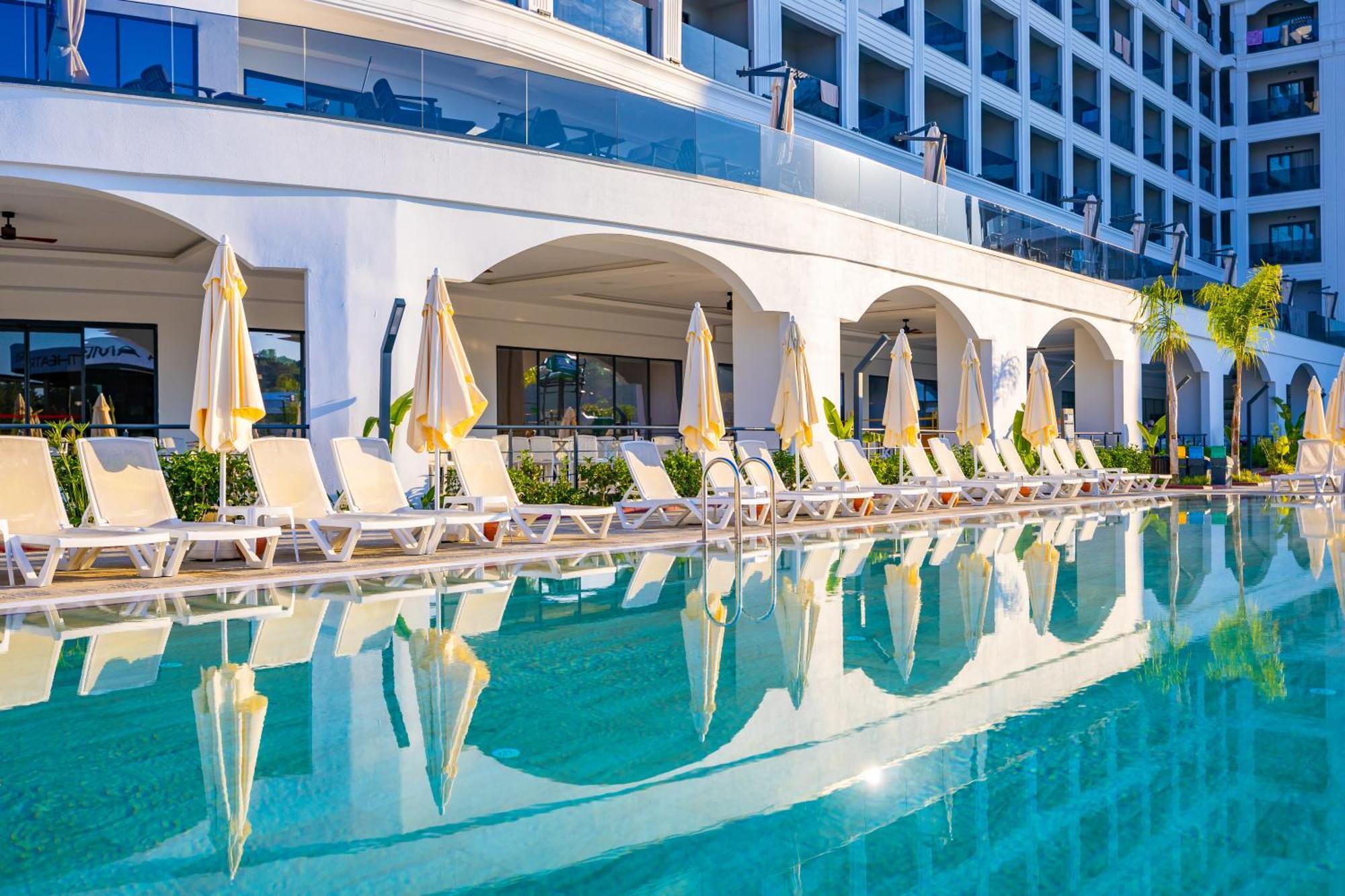 Side Moon Palace Hotel Exterior photo