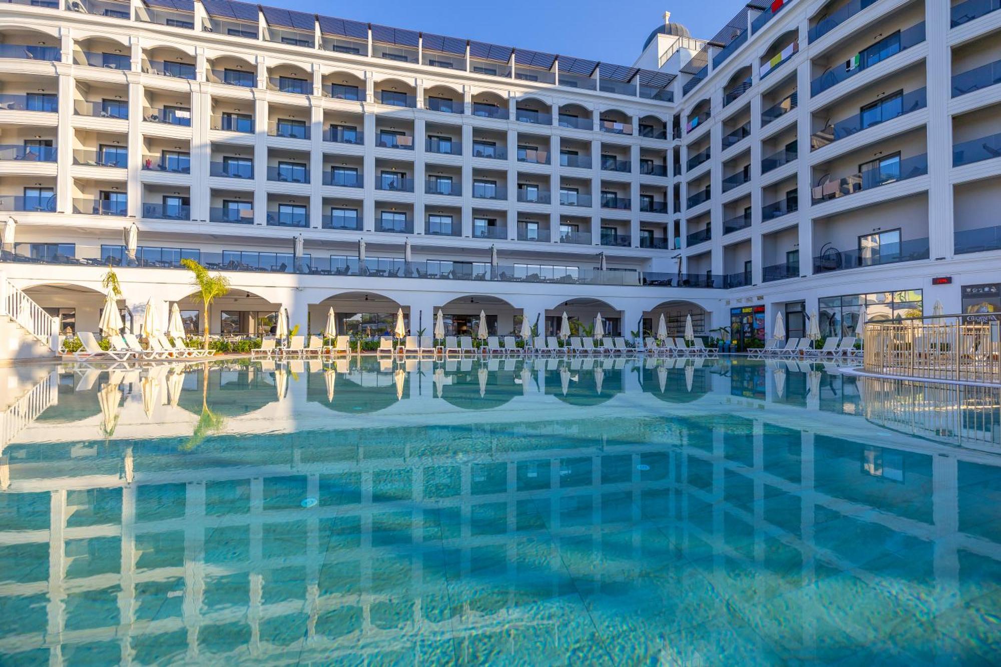 Side Moon Palace Hotel Exterior photo