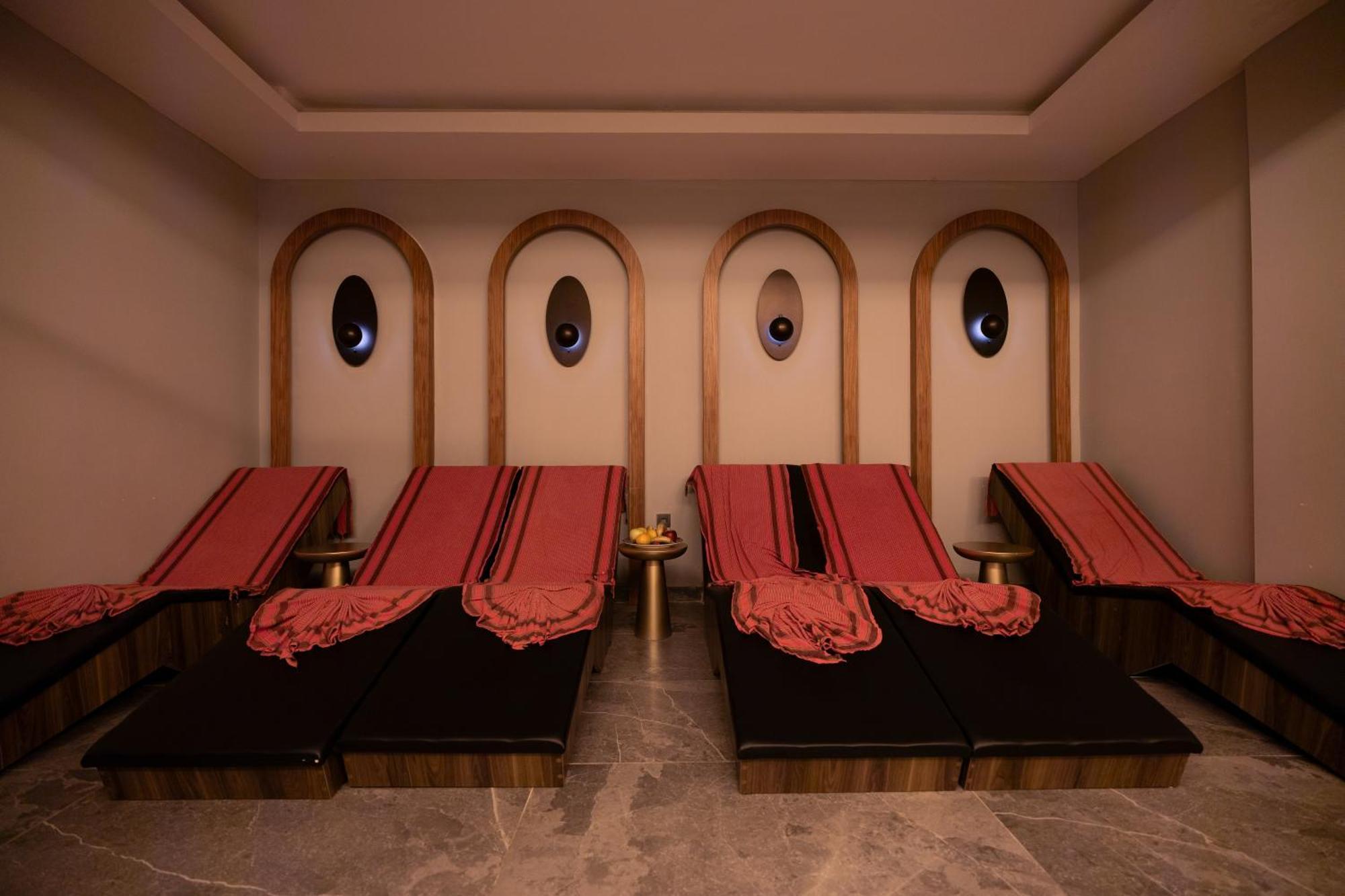 Side Moon Palace Hotel Exterior photo